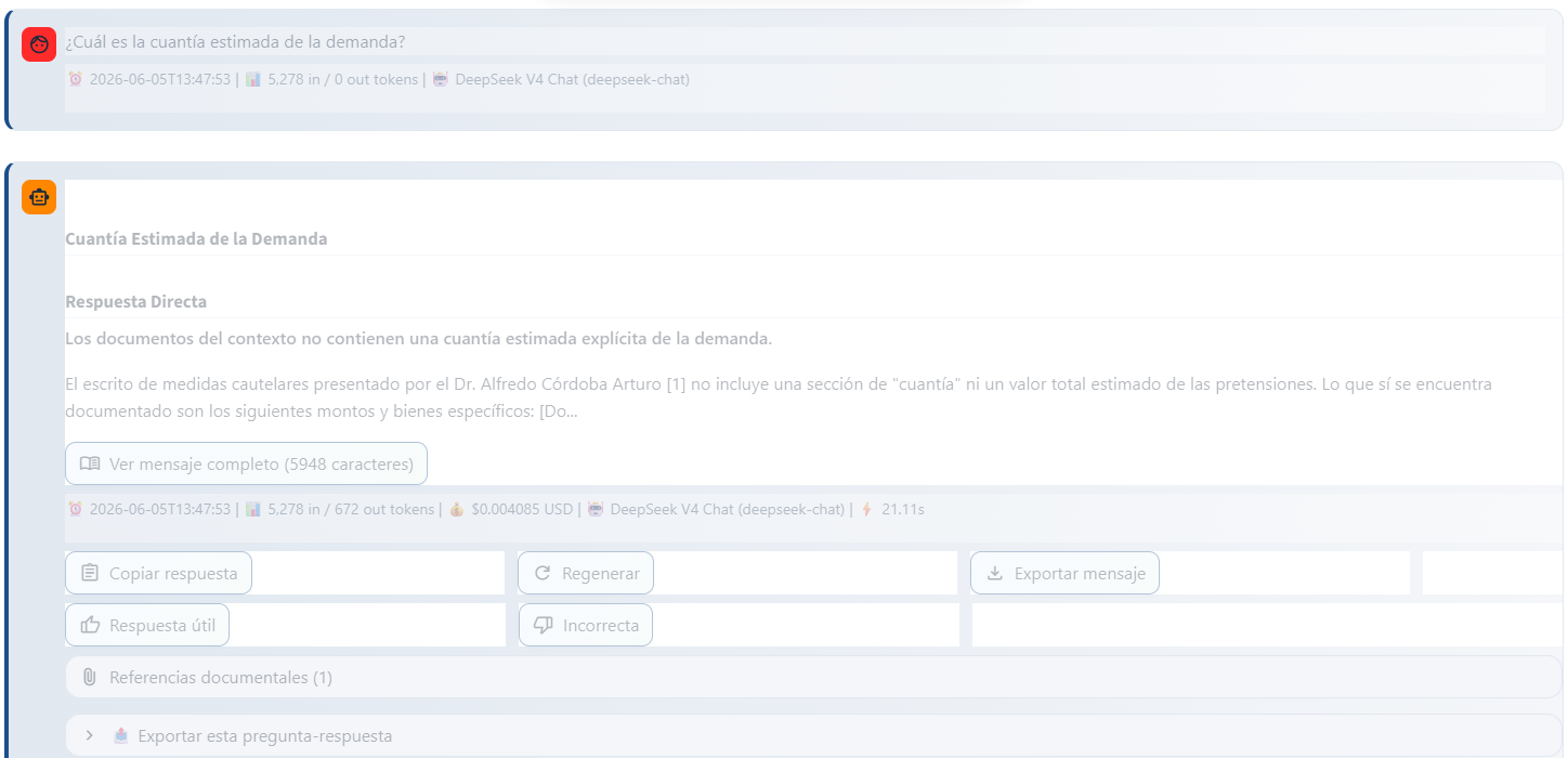 Pantalla del chat mostrando una pregunta y respuesta de la IA con referencias documentales